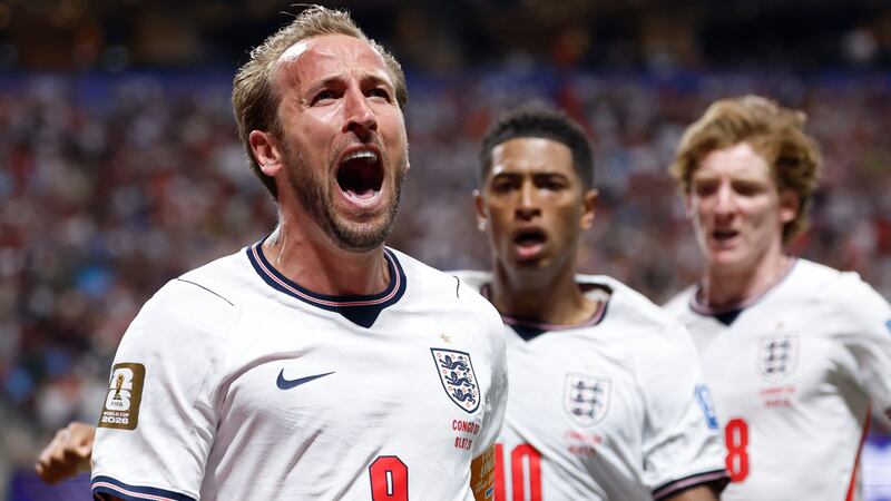 Harry Kane (9) celebra tras anotar el primer gol de Inglaterra en el partido contra Congo en...
