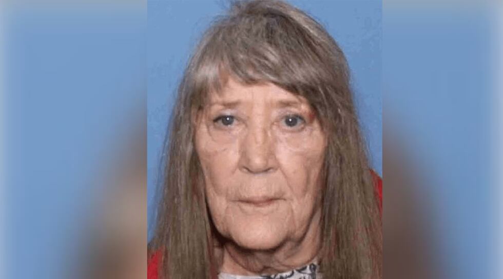 Hallan muerta en un carro a mujer de 77 años ocho meses después de reportarse su desaparición