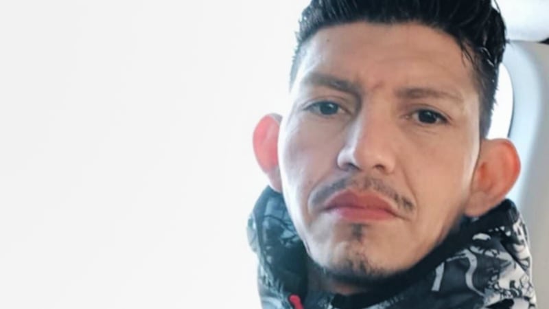 Esta foto sin fecha proporcionada por el abogado Randall Kallinen muestra a Víctor Manuel...