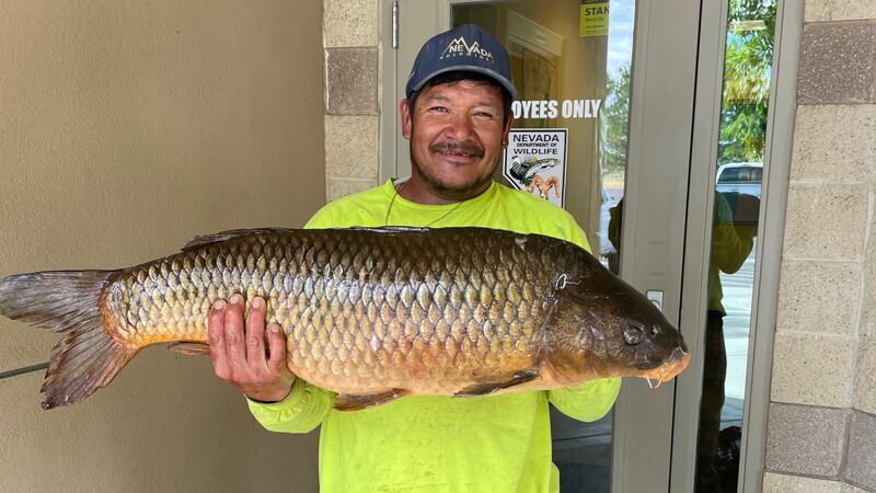 Pedro Gonzales pescó el domingo una carpa de 22 libras y 5 onzas.