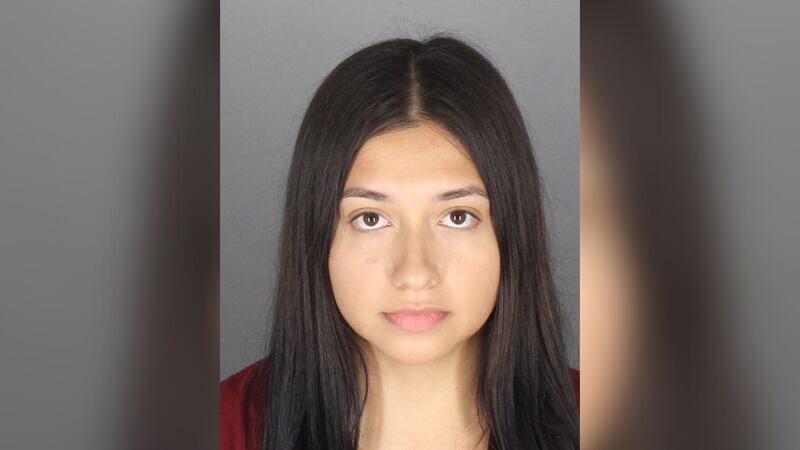 Jocelyn Sanroman acusada de tener relaciones sexuales con estudiante de 16 años.