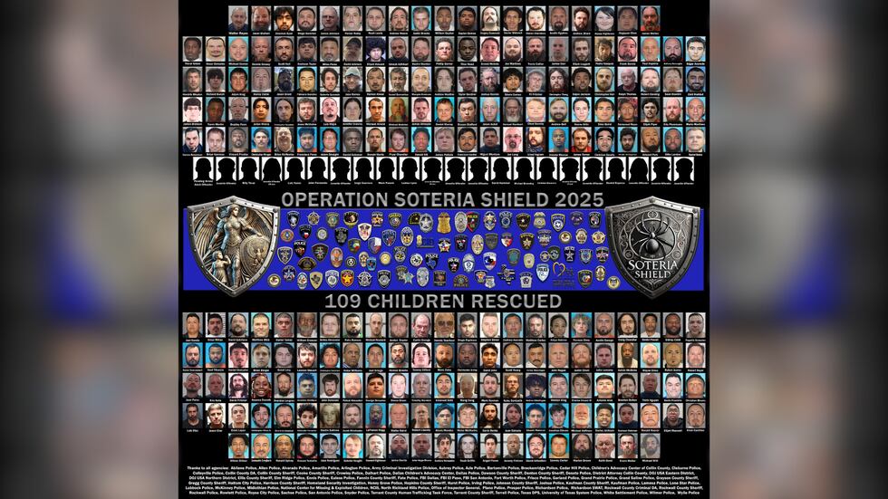 Más de 100 niños fueron rescatados y casi 250 personas fueron detenidas en una operación...