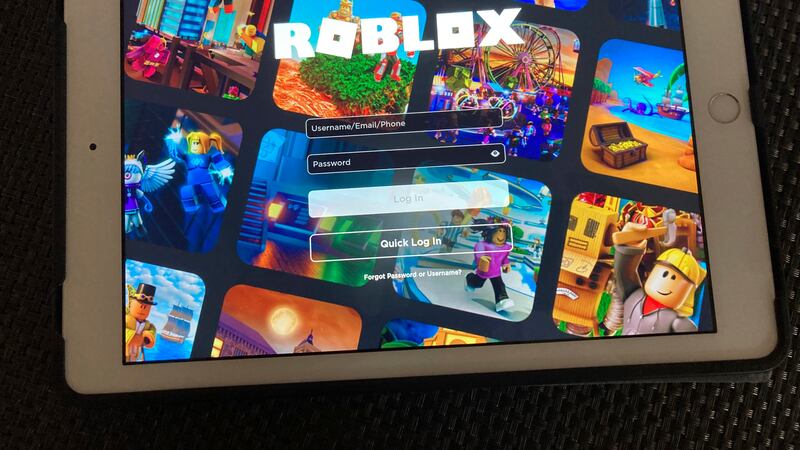 La plataforma de juegos Roblox se muestra en una tableta, el sábado 30 de octubre de 2021 en...