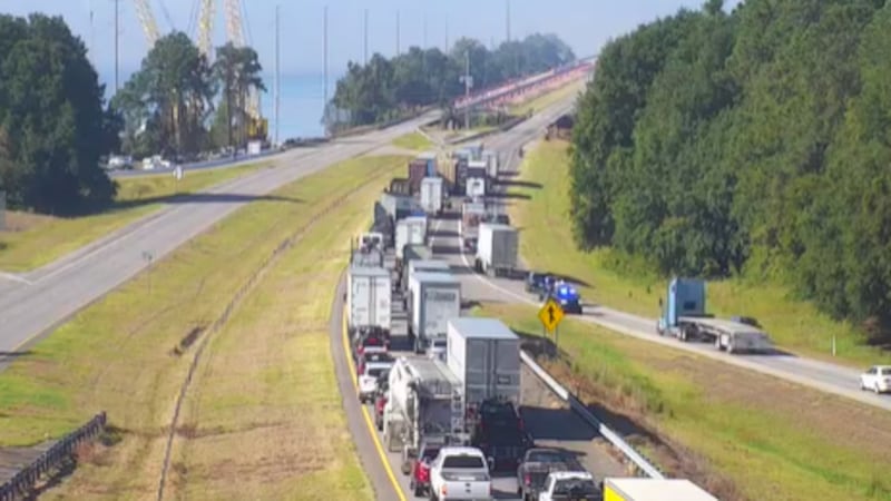 Lanes on I-95 close after multi-vehicle crash in Clarendon County