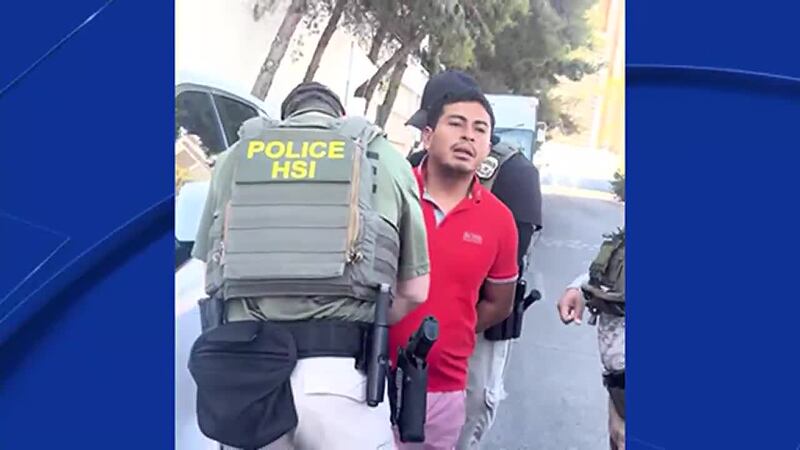 ICE arresta a padre de siete hijas en medio del llanto de su familia