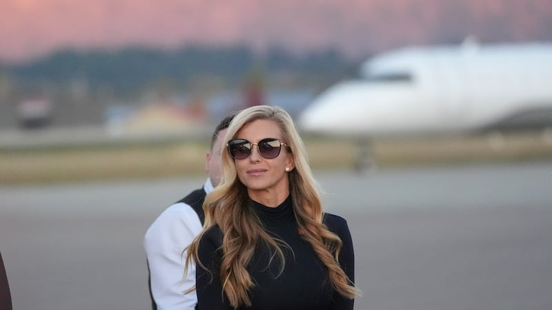La secretaria de prensa de la Casa Blanca Katie Zacharia llega al Aeropuerto Internacional...