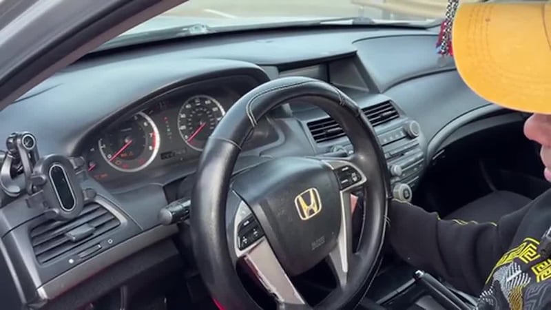 Cuando hace frío, ¿es usted de los que deja su carro encendido para calentar el motor? Alertan...