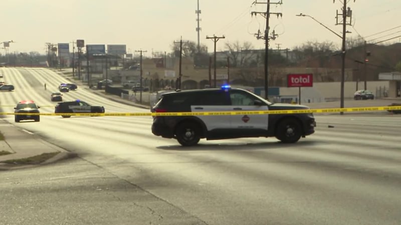 En la escena sólo quedaron su peluca y un tenis. Muere atropellada al cruzar la calle y el...