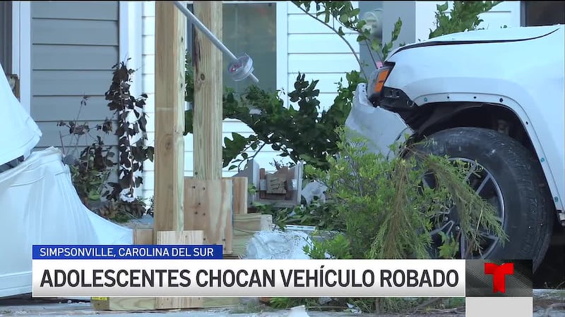 Dos adolescentes enfrentan cargos tras chocar un vehículo presuntamente robado contra una...